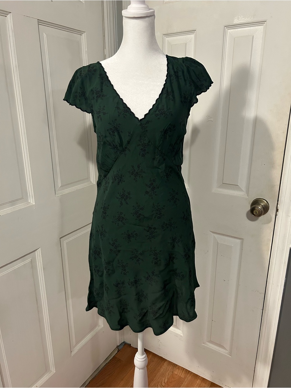 NWT Levi's Dark Green Floral V-Neck Mini Dress